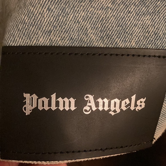 Brand New. Never Worn. Men’s XXL Palm Angels light blue denim trucker jacket. - Picture 4 of 8